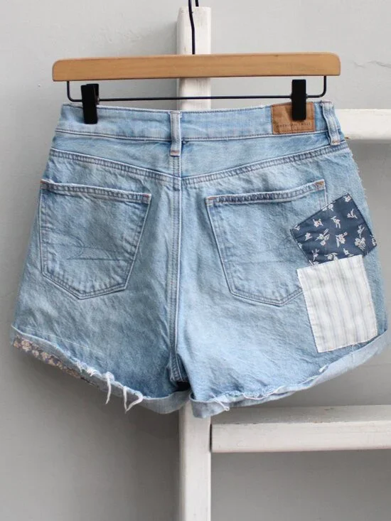 American Eagle AE Patch Me Up Blue Floral High-Rise Denim Mom Shorts Size 4 - Picture 2 of 11